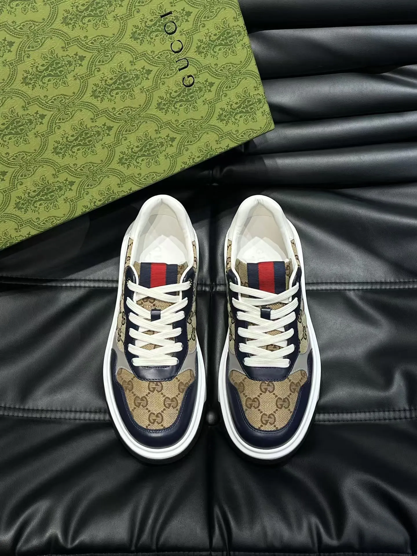 Men's Men's Shoes Men's Men's 💰460 new men's shoes GUCCI [Lightning] latest shoes shipped. Original quality, fashionable, special materials, sheepskin lining, new packaging. The foot feels super comfortable and the workmanship is impeccable. Size: 38-45, dark blue